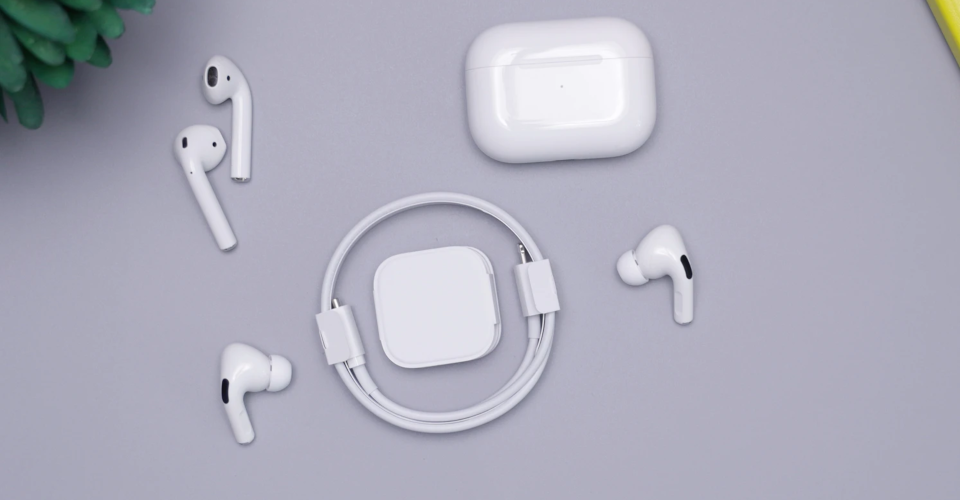 Headphones Comparison: Apple AirPods Pro vs. Apple AirPods 2