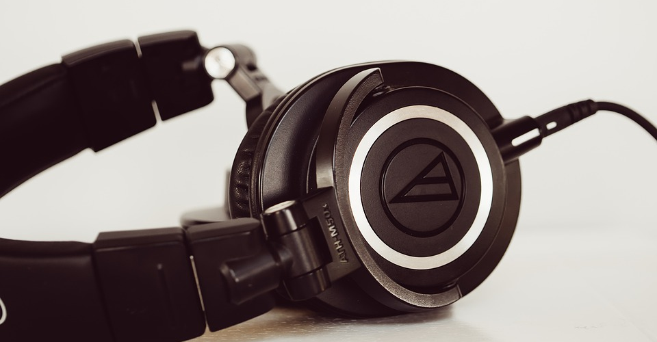 Audio Technica M40x vs M50x: The Midrange Headphone King