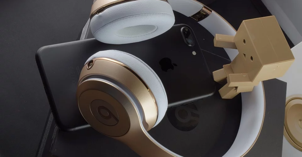 Headphone Comparison: Beats Solo3 vs. Beats Solo Pro