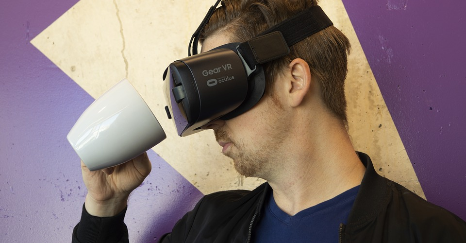 Oculus vs. HTC Vive vs. PSVR: Which one is the best in 2019?