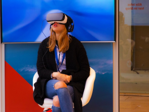 10 Best and Essential Gear VR Accessories