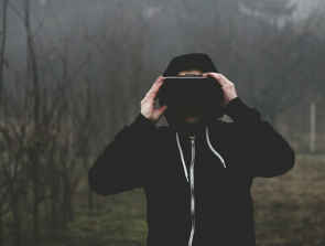 What is the Proper Way to Clean Your VR Lenses?