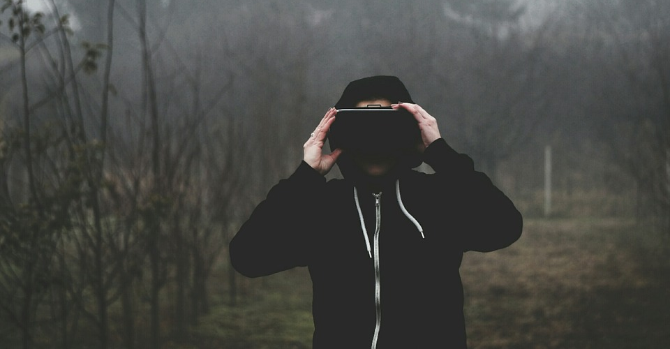 What is the Proper Way to Clean Your VR Lenses?